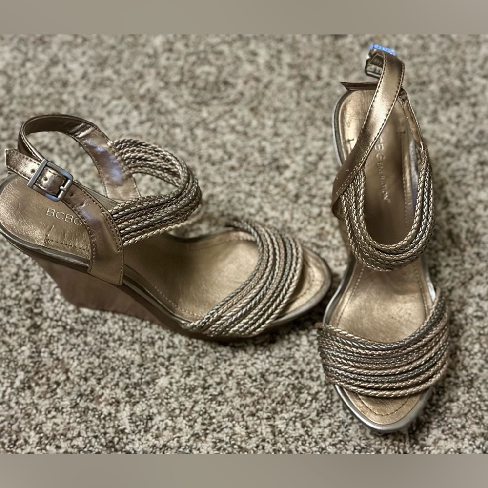 BCBG cocktail casual women shoes, size 7.5 excellent conditions.